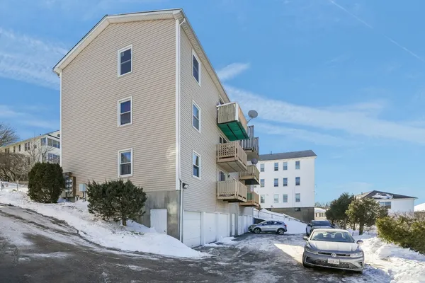$248,000 | 172 Perry Avenue, Unit 1A, Worcester, MA 01610