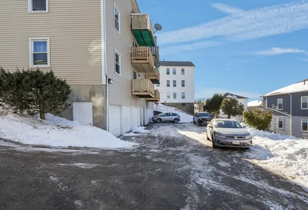 $248,000 | 172 Perry Avenue, Unit 1A, Worcester, MA 01610