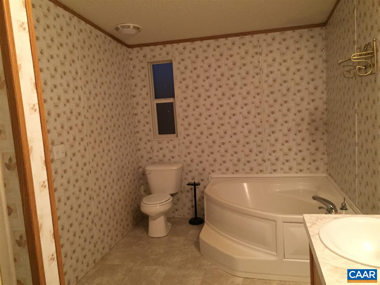 601 Social Hall Road New Canton, VA 23123 - Photo 4 of 11 Gallery Image 4