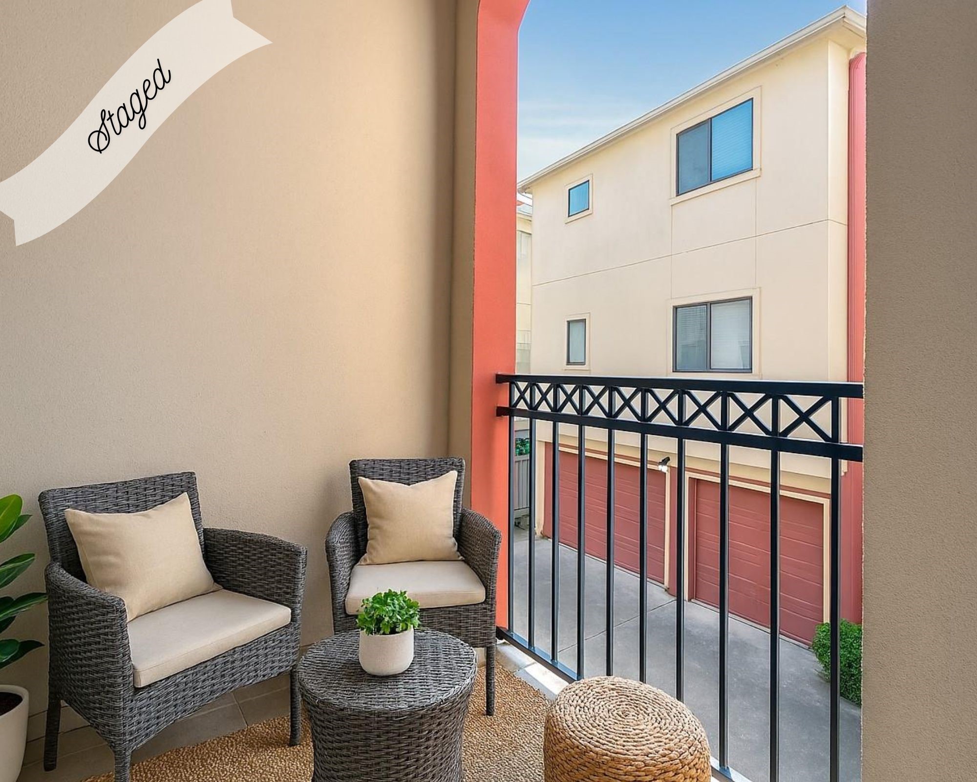 404 Parker Street Houston, TX 77007 - Photo 12 of 20 Balcony (Staged)