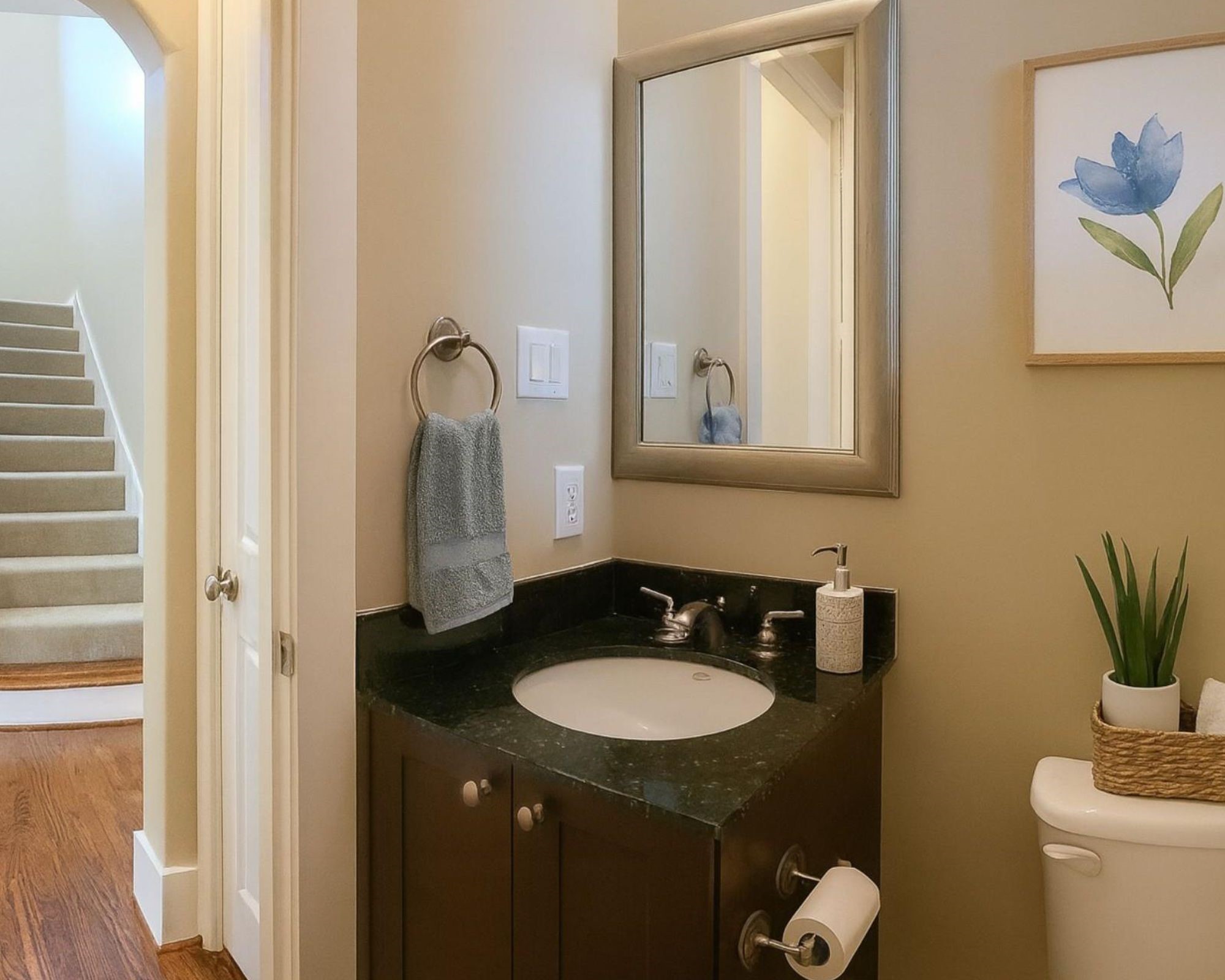 404 Parker Street Houston, TX 77007 - Photo 15 of 20 Half Bathroom on Second Level