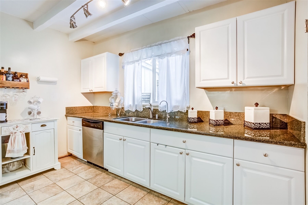 551 Ammunition Road Fallbrook, CA 92028 - Photo 2 of 25