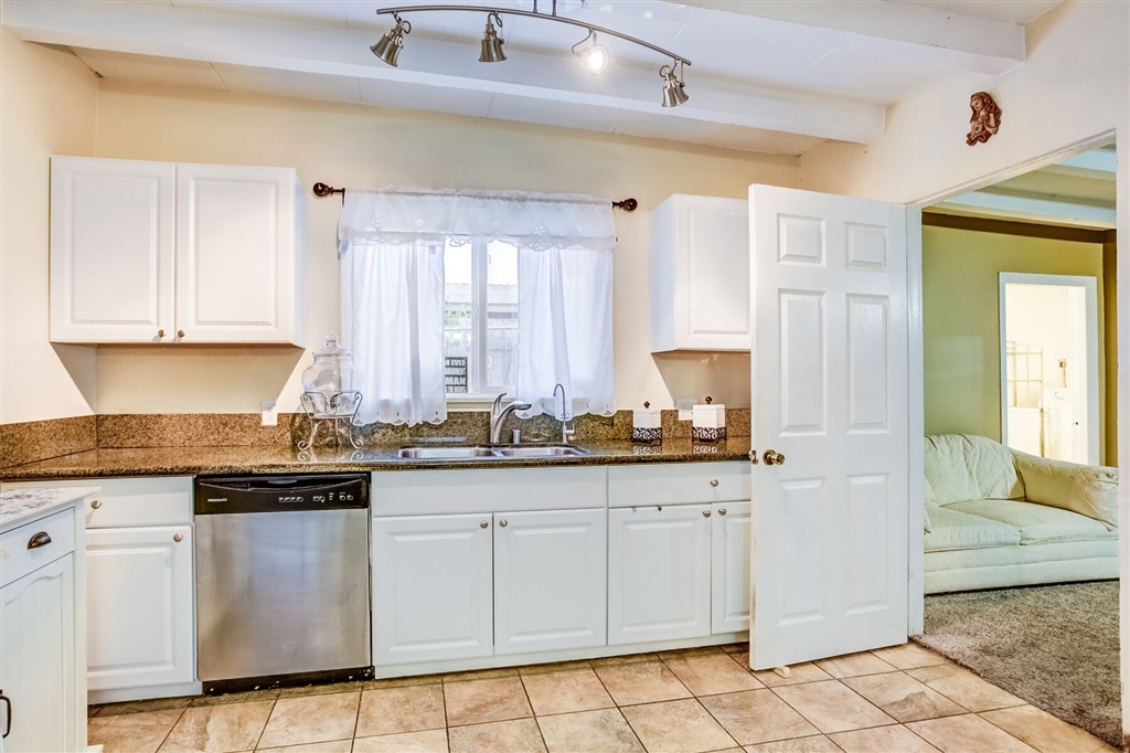 551 Ammunition Road Fallbrook, CA 92028 - Photo 4 of 25