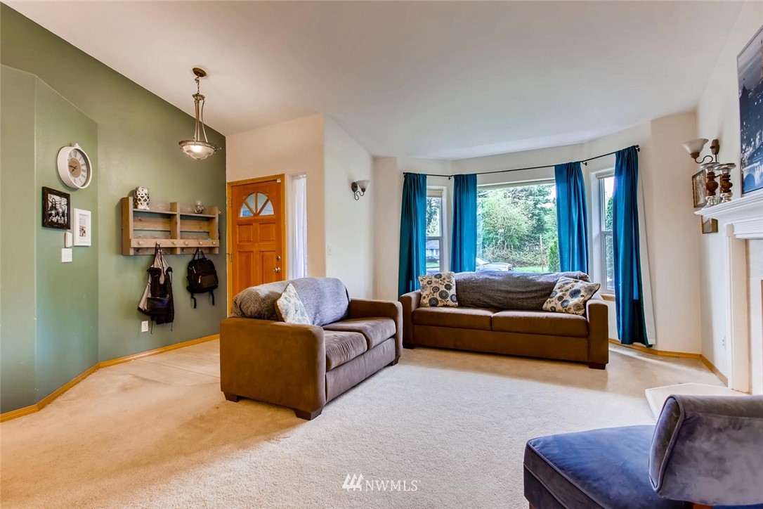2924 Southeast 5th Street Renton, WA 98058 - Photo 3 of 25