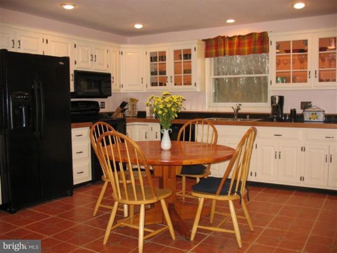14626 Shirley Bohn Road Mount Airy, MD 21771 - Photo 3 of 10 Kitchen