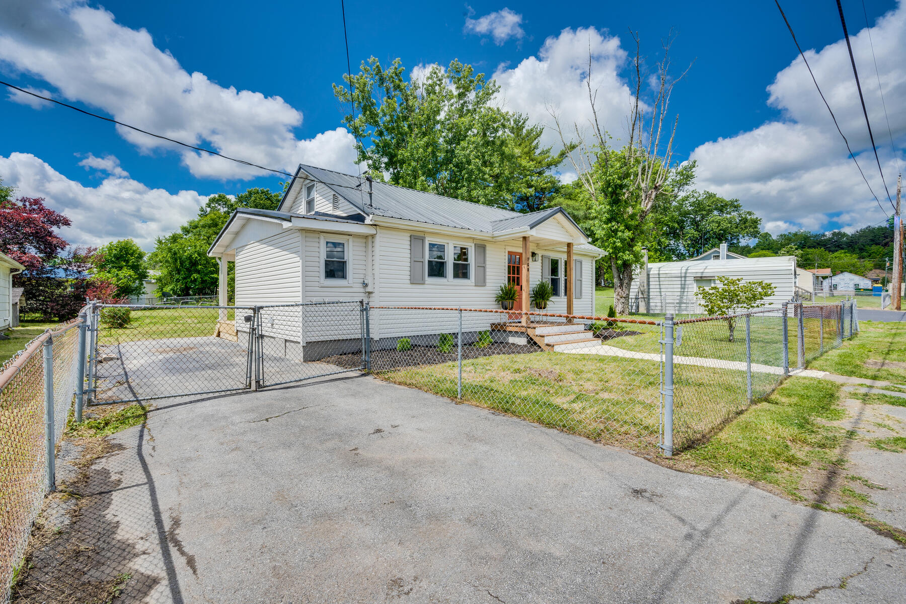 160 Shady View Road Kingsport, TN 37660 - Photo 2 of 24 002