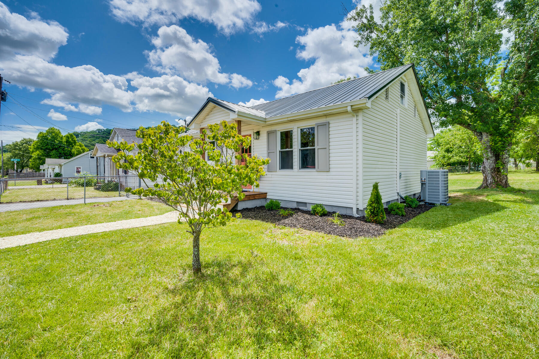 160 Shady View Road Kingsport, TN 37660 - Photo 3 of 24 003