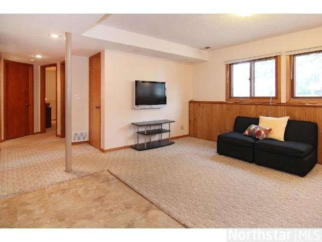 3091 Mt Ridge Road Roseville, MN 55113 - Photo 12 of 18 Gallery Image 12