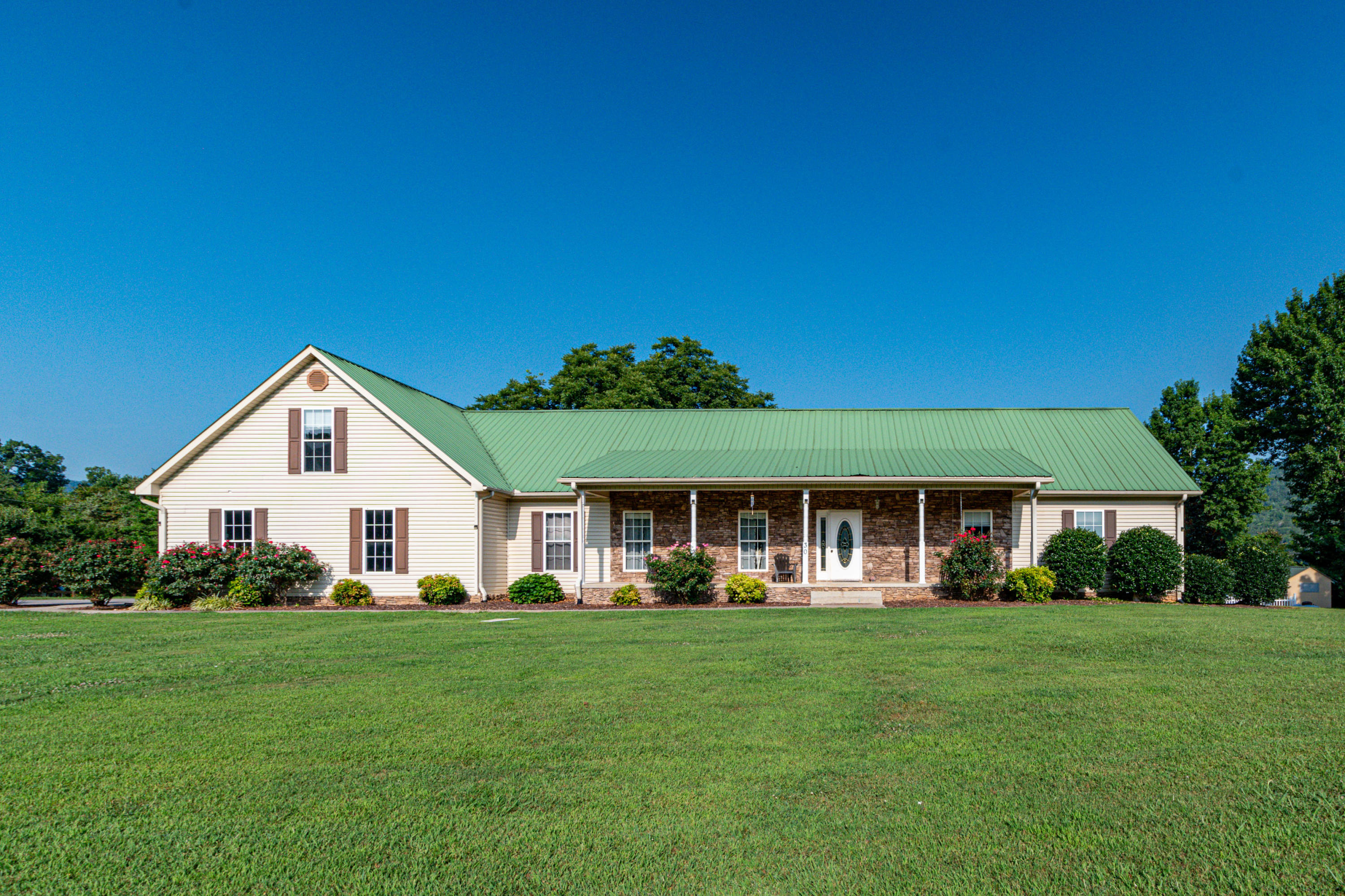 30 Reeves Road Trenton, GA 30752 - Photo 1 of 49 30 Reeves Dr-1