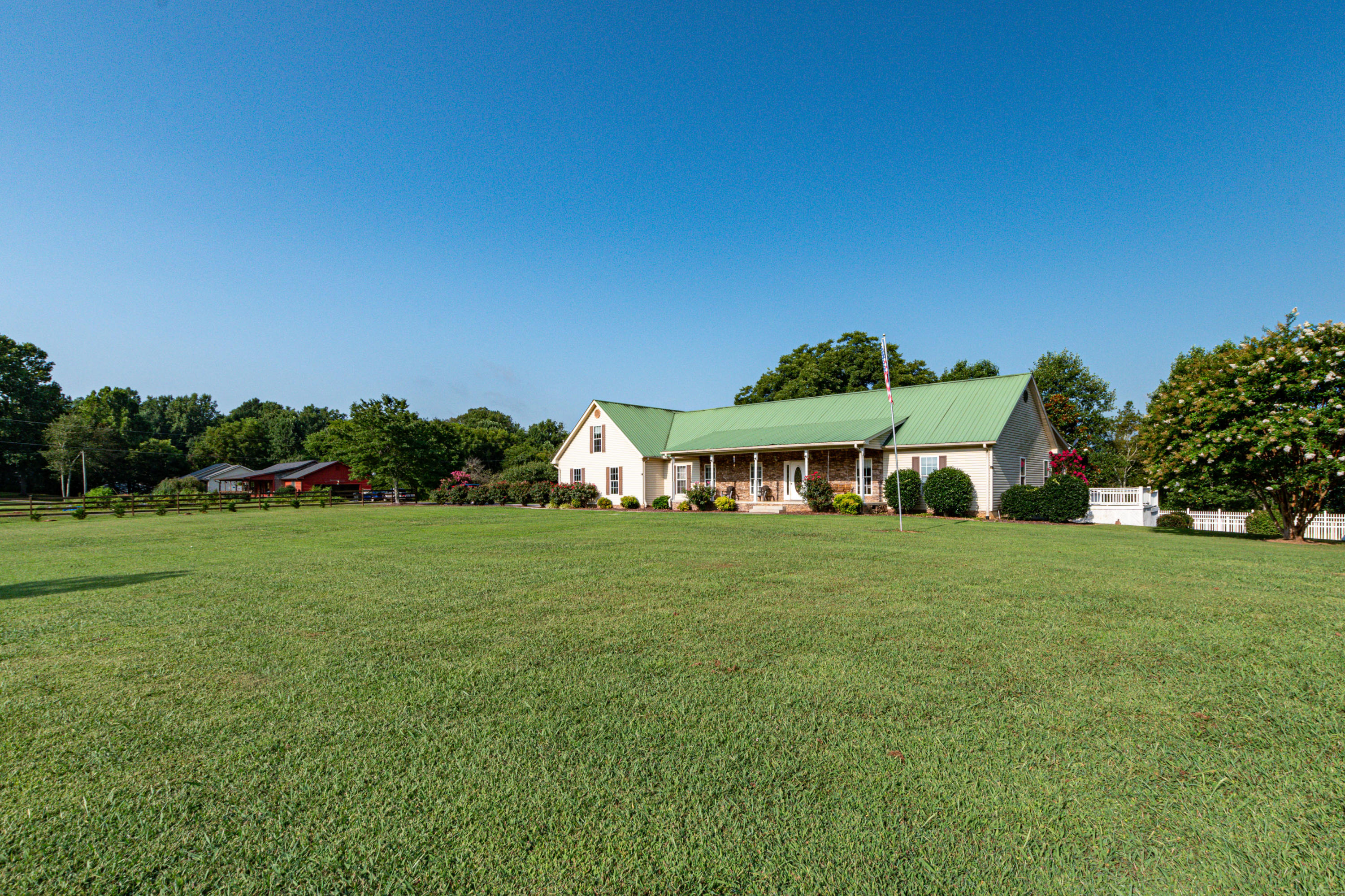 30 Reeves Road Trenton, GA 30752 - Photo 2 of 49 30 Reeves Dr-2