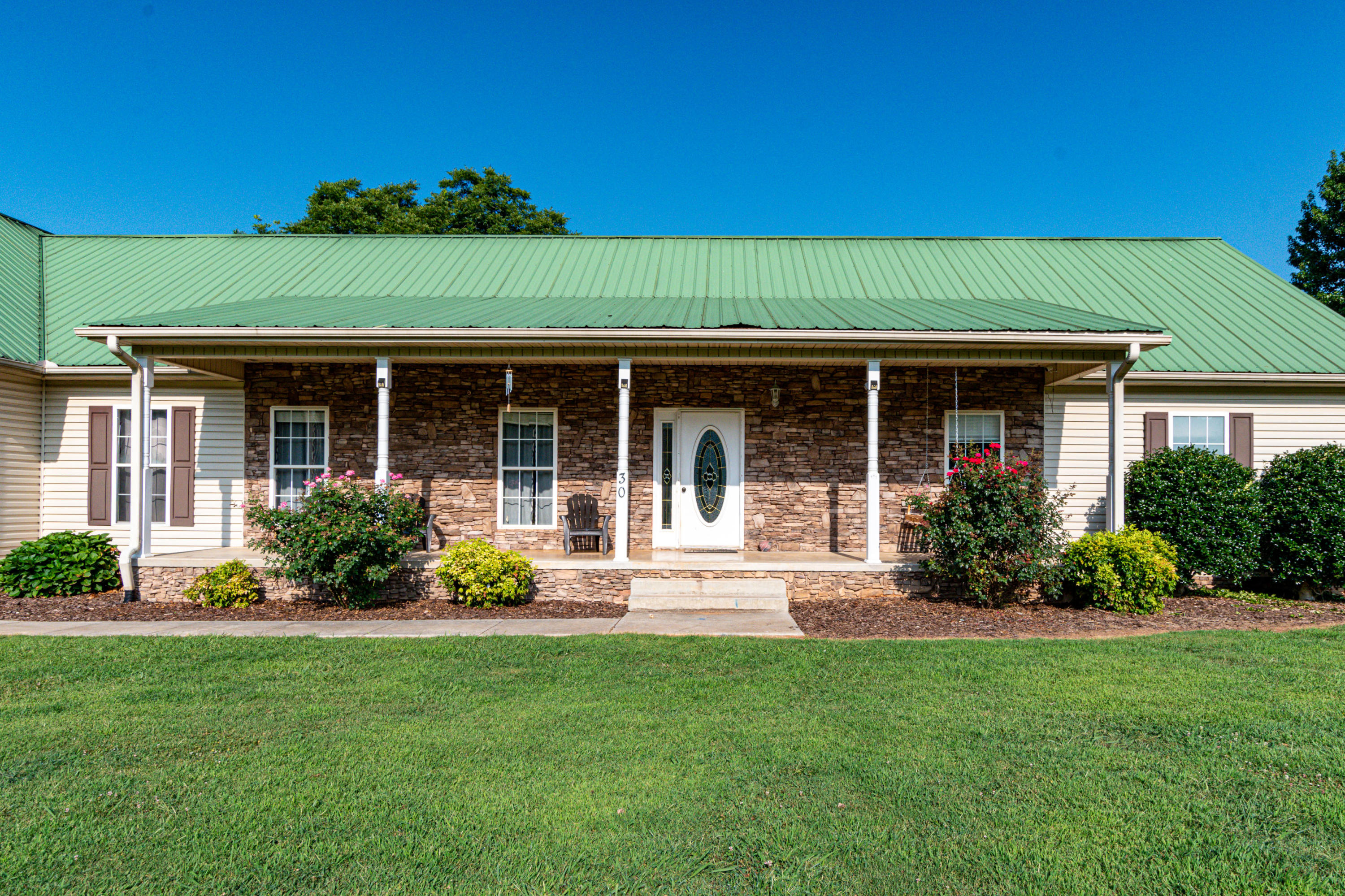 30 Reeves Road Trenton, GA 30752 - Photo 3 of 49 30 Reeves Dr-4