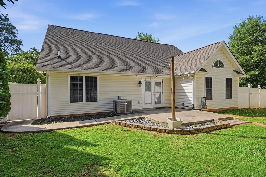 101 Grand Oak Circle Pendleton, SC 29670 - Photo 34 of 40 A private fenced yard offers a spacious patio for outdoor enjoyment.