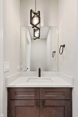 $3,600 | 2718 Budd Street, Unit 1N, River Grove, IL 60171