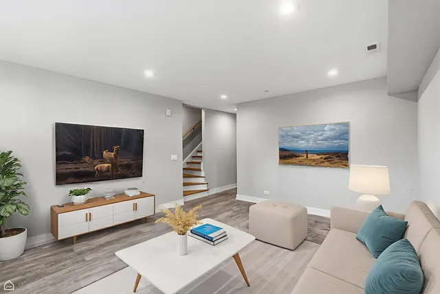 $3,600 | 2718 Budd Street, Unit 1N, River Grove, IL 60171