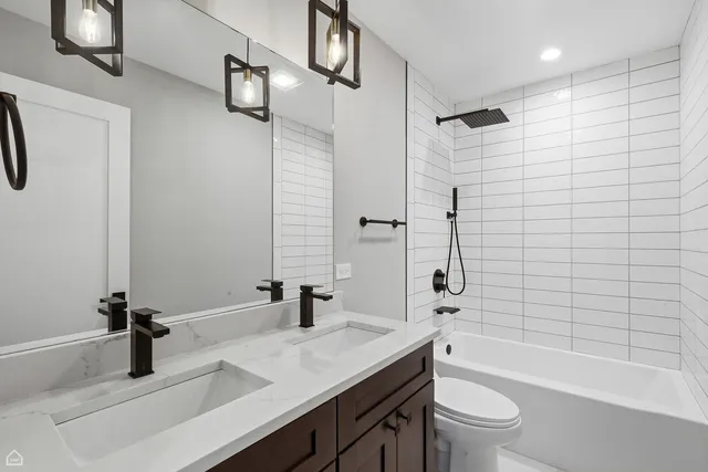 $3,600 | 2718 Budd Street, Unit 1N, River Grove, IL 60171