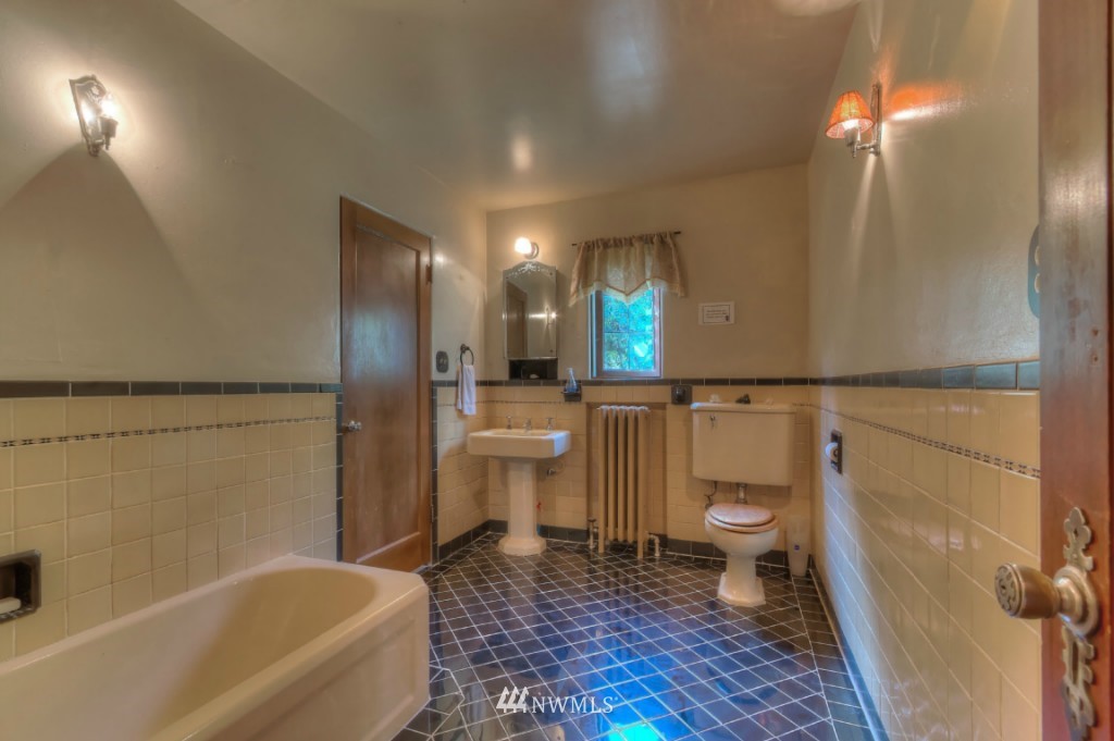 323 Delano Road Southwest Lakebay, WA 98349 - Photo 5 of 25 Gallery Image 5