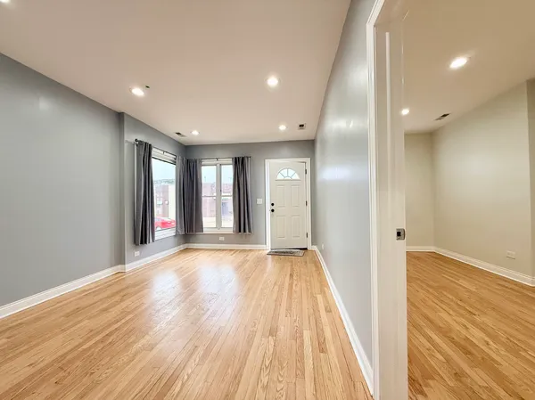 $2,800 | 5307 North Central Avenue, Unit 1, Chicago, IL 60630