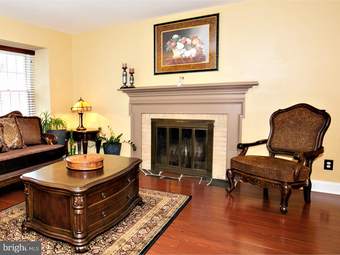 345 Farmdale Road Moorestown, NJ 08057 - Photo 4 of 24 Living Room
