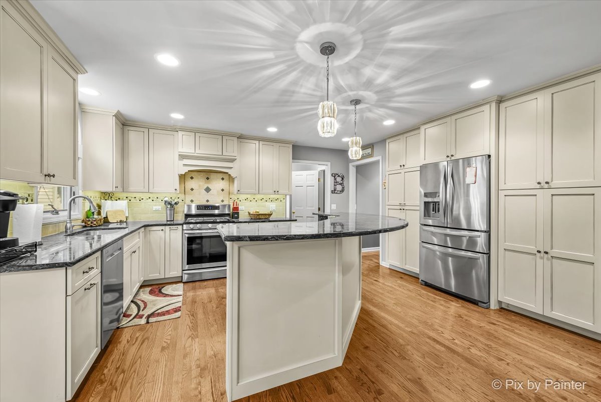 868 Cardiff Road Naperville, IL 60565 - Photo 10 of 45 Gallery Image 10
