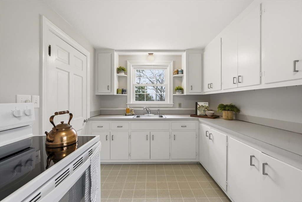 26 Wachusett Drive Lexington, MA 02421 - Photo 8 of 42