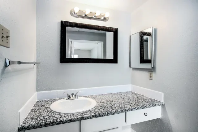 $1,100 | 2120 El Paseo Street, Unit 3106, Houston, TX 77054