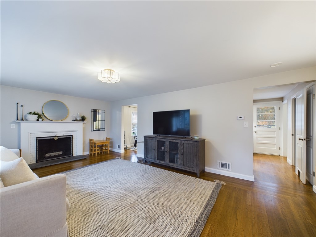 59 Darling Street Warwick, RI 02886 - Photo 3 of 28 Gallery Image 3