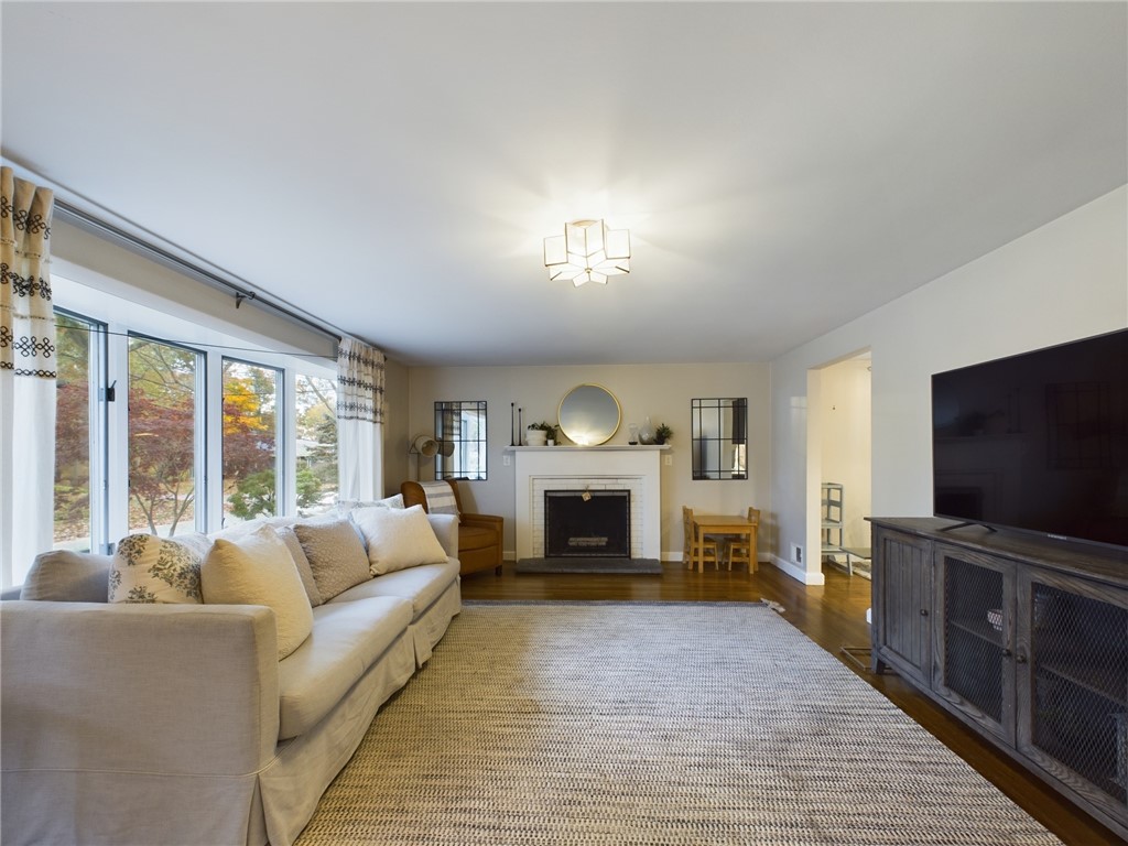 59 Darling Street Warwick, RI 02886 - Photo 4 of 28 Gallery Image 4