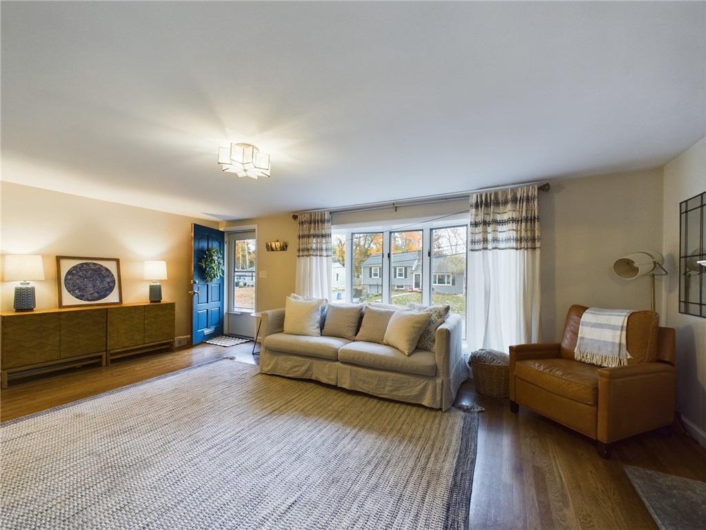 59 Darling Street Warwick, RI 02886 - Photo 5 of 28 Gallery Image 5