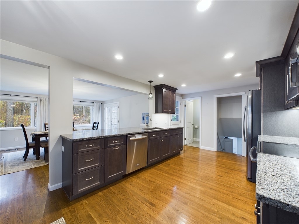 59 Darling Street Warwick, RI 02886 - Photo 6 of 28 Gallery Image 6