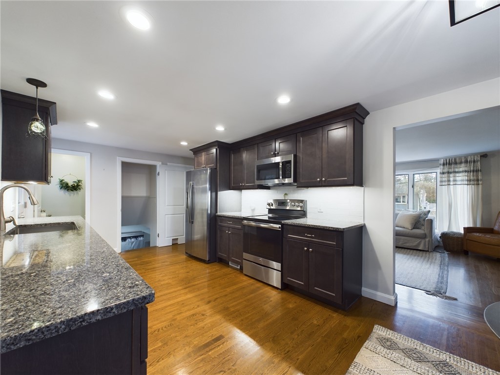59 Darling Street Warwick, RI 02886 - Photo 7 of 28 Gallery Image 7