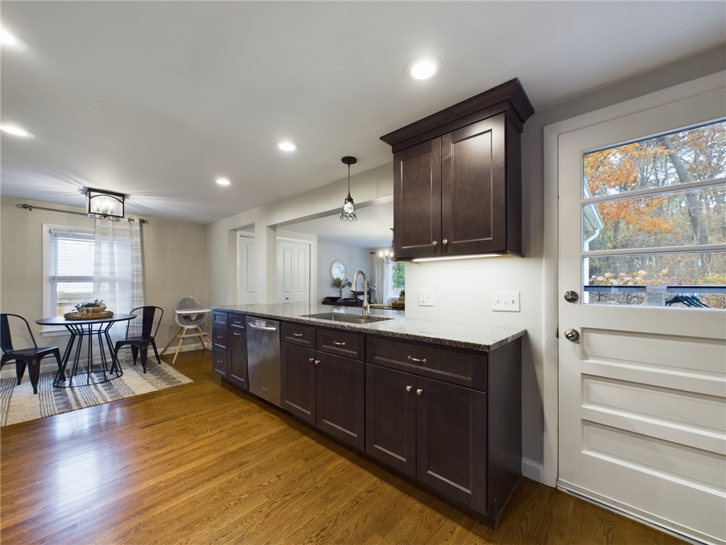 59 Darling Street Warwick, RI 02886 - Photo 8 of 28 Gallery Image 8