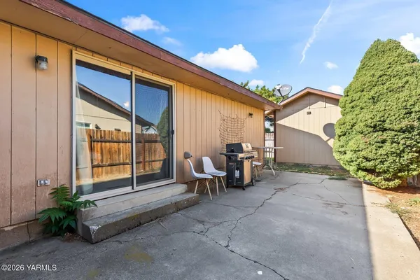 $300,000 | 1209 South 43rd Avenue, Yakima, WA 98908