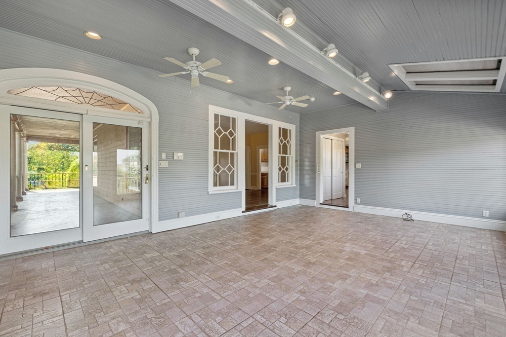 372 Ocean Avenue Marblehead, MA 01945 - Photo 11 of 29