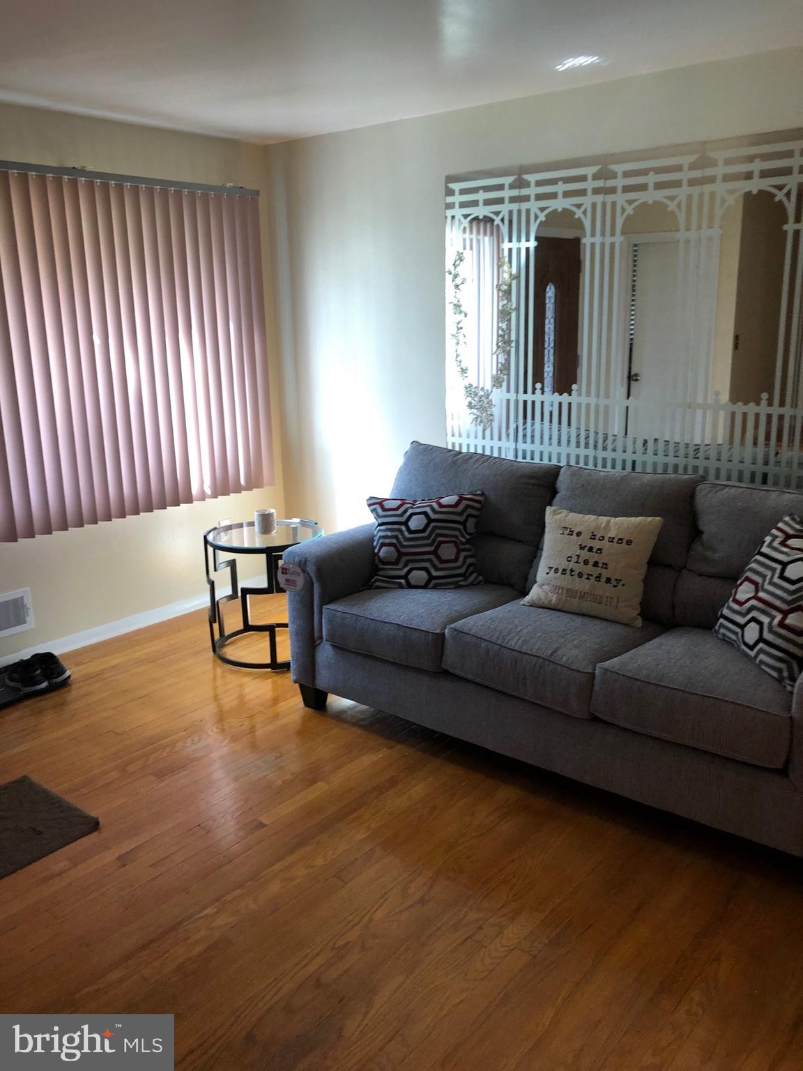 4383 Crest Heights Road Baltimore, MD 21215 - Photo 5 of 34 Living Room