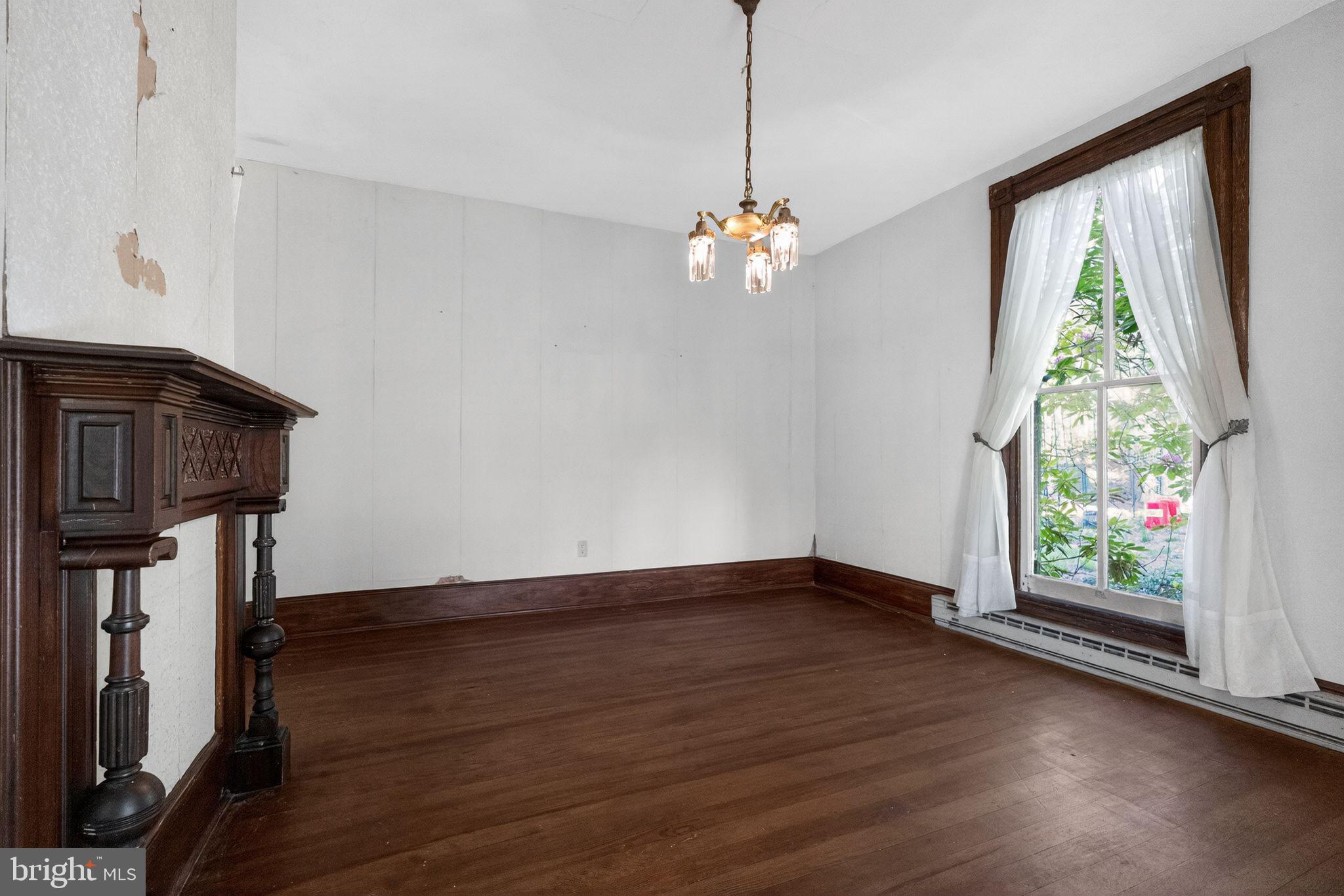 12000 Bethesda Church Road Damascus, MD 20872 - Photo 7 of 59 Living room with original floors