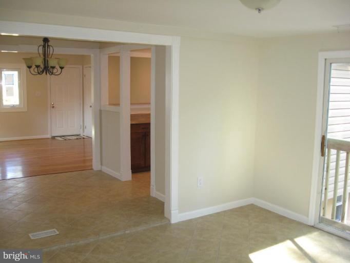 15223 Michigan Rd. Woodbridge, VA 22191 - Photo 11 of 28 Family Room
