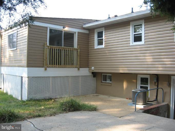 15223 Michigan Rd. Woodbridge, VA 22191 - Photo 5 of 28 Exterior (Rear)
