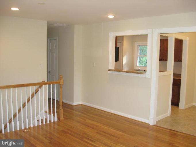 15223 Michigan Rd. Woodbridge, VA 22191 - Photo 6 of 28 Living Room