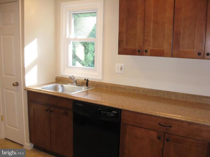 15223 Michigan Rd. Woodbridge, VA 22191 - Photo 8 of 28 Kitchen #2