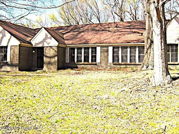 $399,500 | 3630 Debbie Drive, Olive Branch, MS 38654