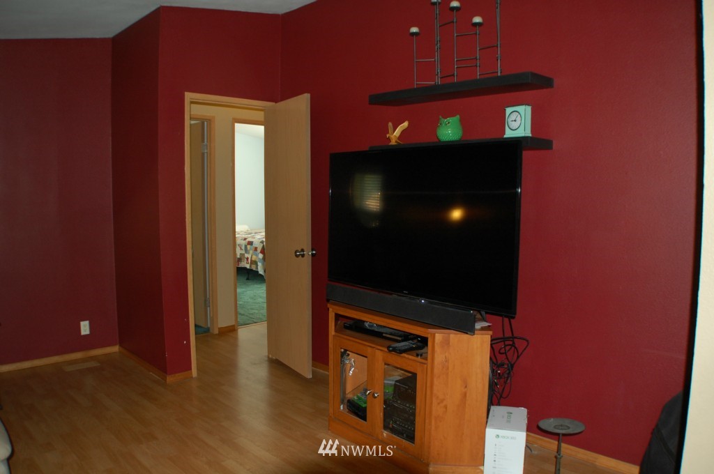 18042 Empire Street Southwest Rochester, WA 98579 - Photo 5 of 21