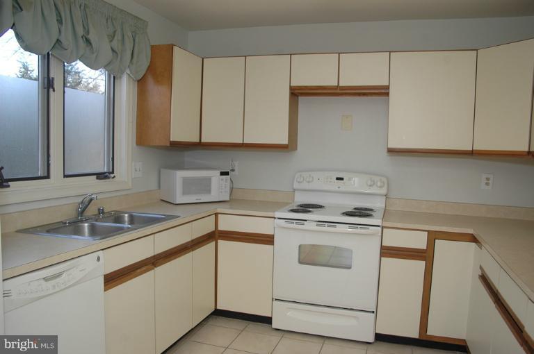 3101 Courtside Road Bowie, MD 20721 - Photo 17 of 25 Kitchen