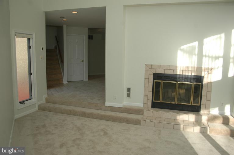 3101 Courtside Road Bowie, MD 20721 - Photo 3 of 25 Living Room