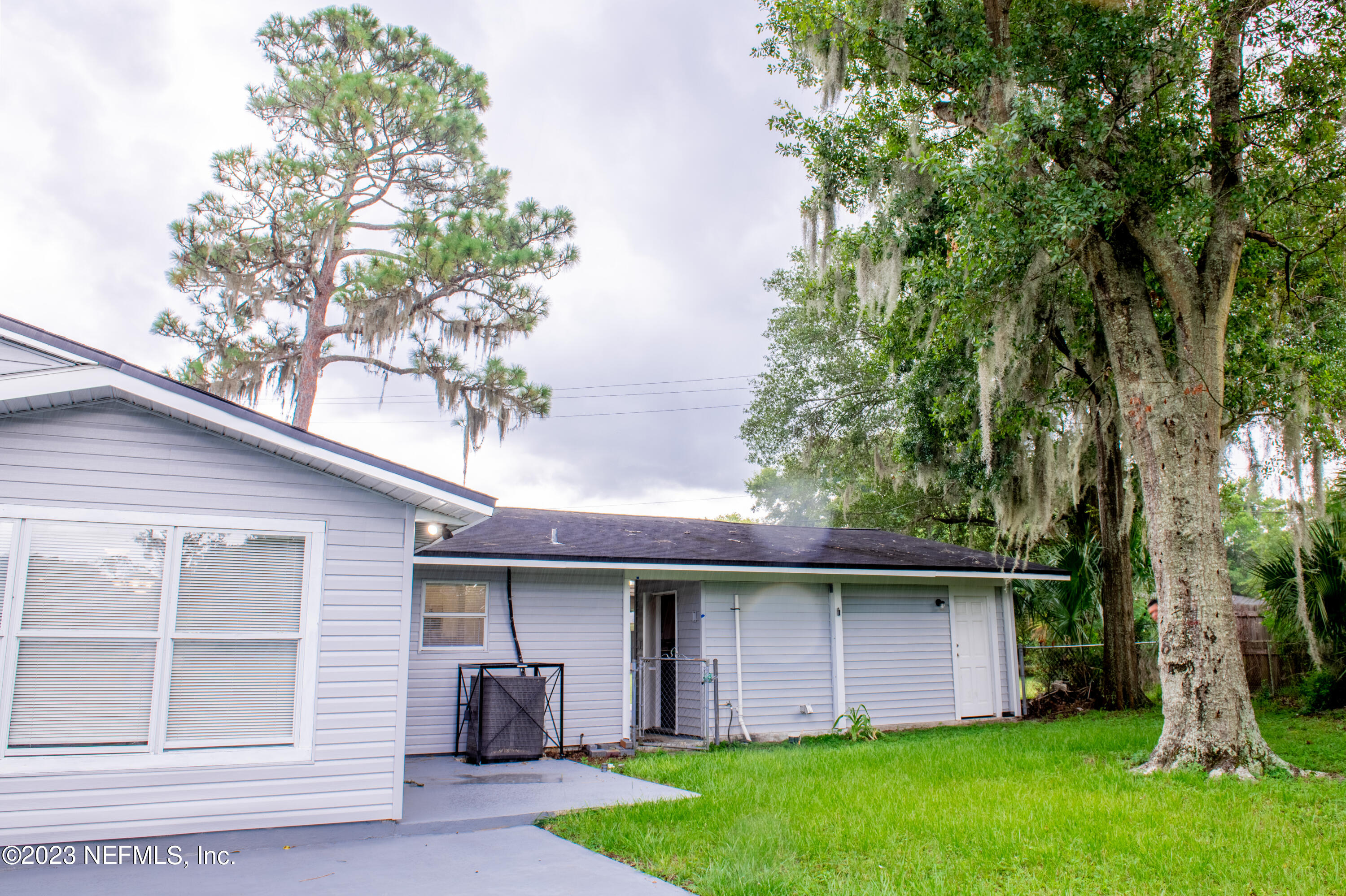 6958 Champlain Road Jacksonville, FL 32208 - Photo 33 of 34 a front view of house with yard