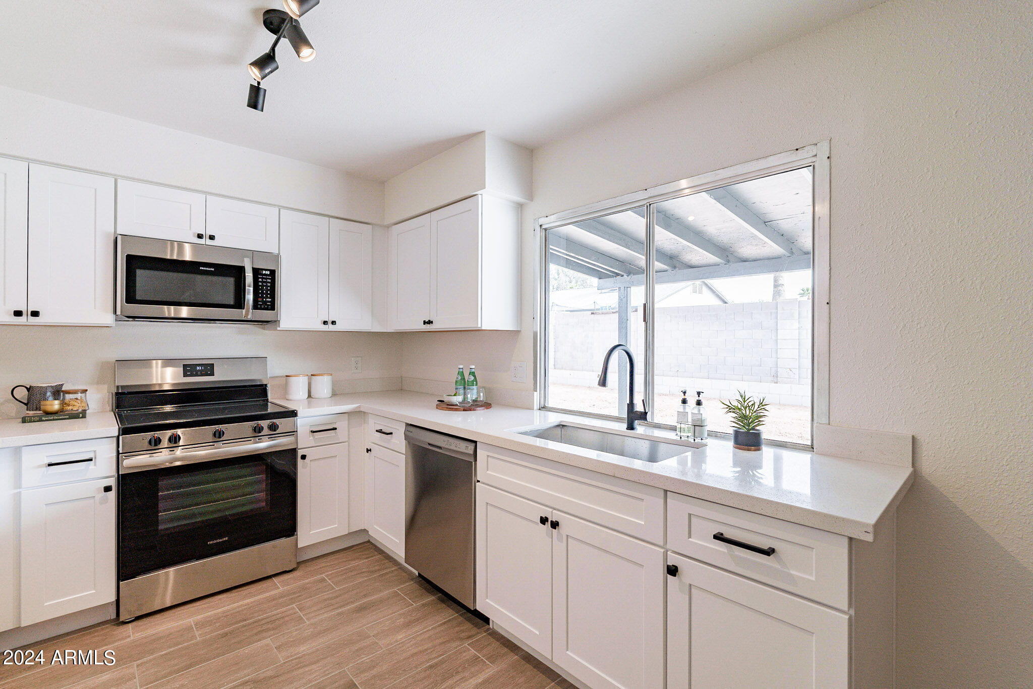 4509 East Pecan Road Phoenix, AZ 85040 - Photo 23 of 43 Kitchen