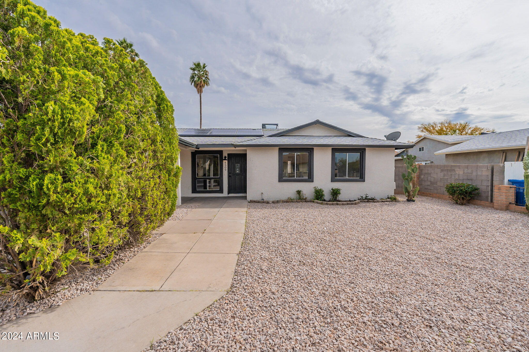 4509 East Pecan Road Phoenix, AZ 85040 - Photo 4 of 43 4-web-or-mls-Pecan-4