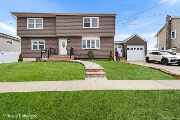 $925,000 | 2309 Mattituck Avenue, Seaford, NY 11783