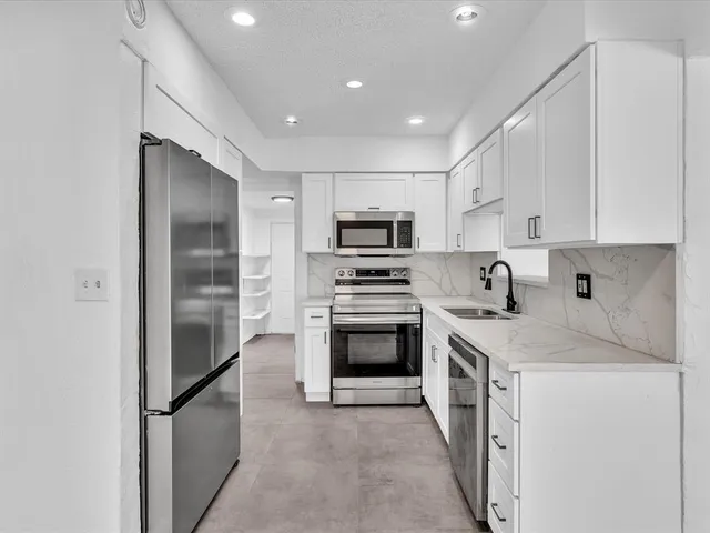 $3,650 | 6661 Meade Street, Hollywood, FL 33024