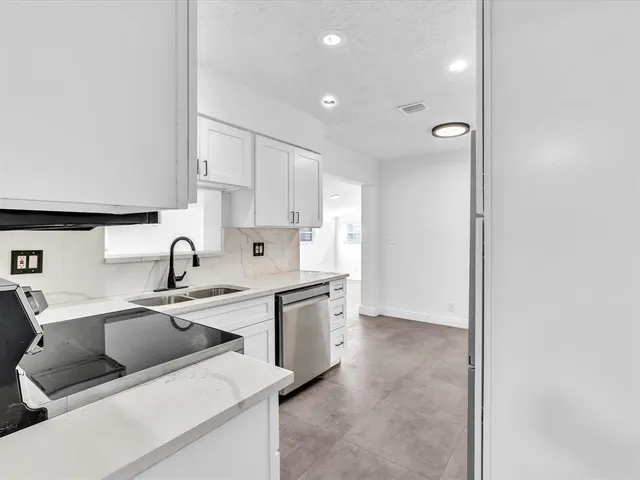 $3,650 | 6661 Meade Street, Hollywood, FL 33024