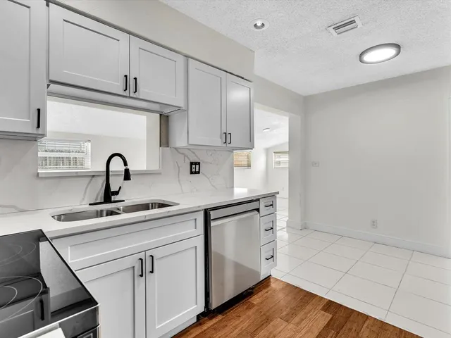 $3,650 | 6661 Meade Street, Hollywood, FL 33024